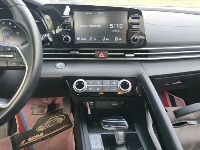 Hyundai Elantra — Фото автомобиля 12