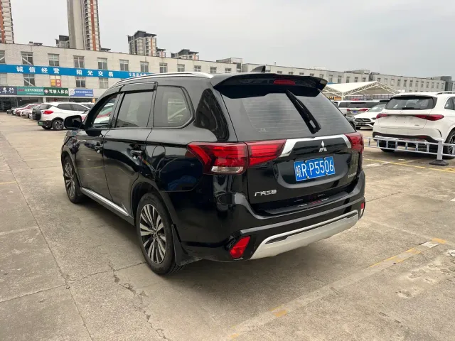 Mitsubishi Outlander — Фото автомобиля 8