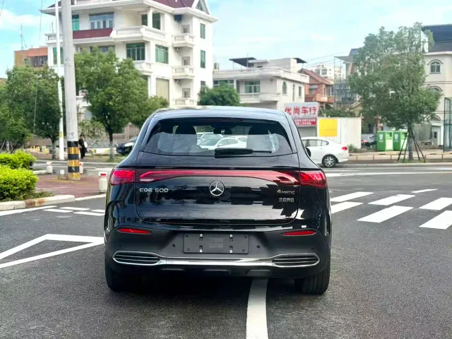 Mercedes-Benz EQE SUV — Фото автомобиля 5