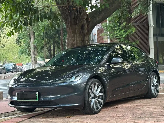 Фотография автомобиля — Tesla Model 3