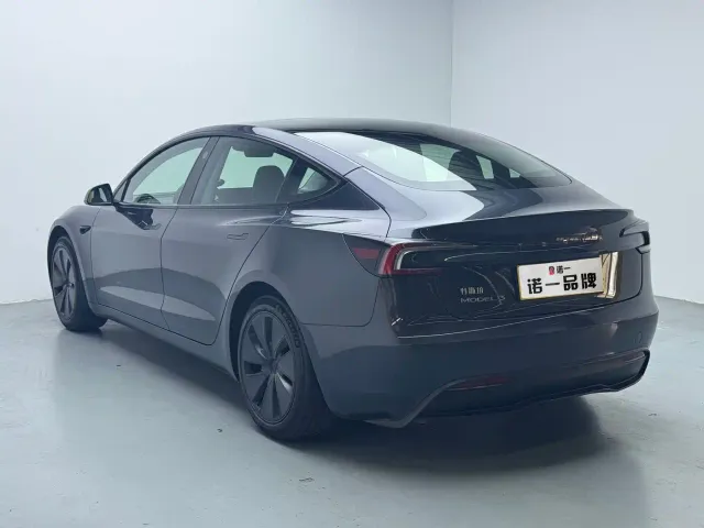 Tesla Model 3 — Фото автомобиля 6