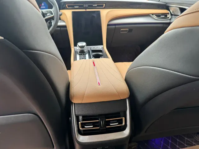 Hongqi H5 — Фото автомобиля 6
