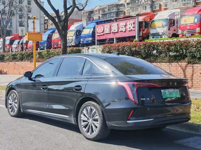Hongqi E-QM5 — Фото автомобиля 10