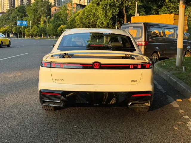 Changan Eado — Фото автомобиля 4