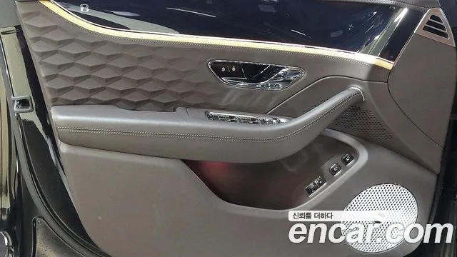 Bentley Flying Spur — Фото автомобиля 11