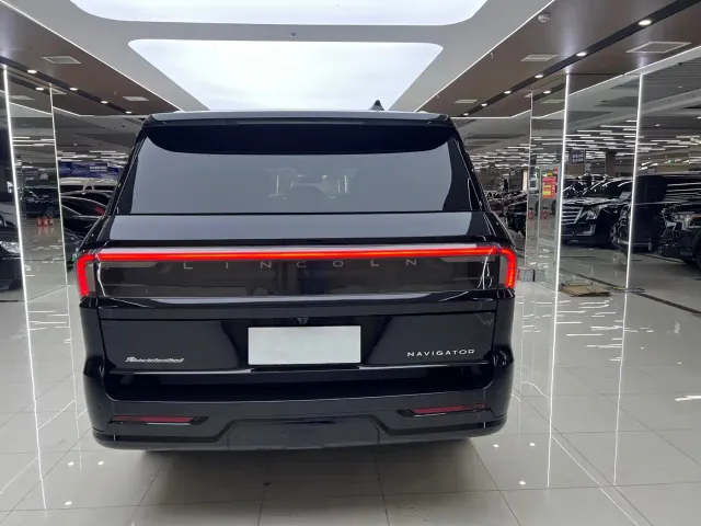 Lincoln Navigator — Фото автомобиля 10