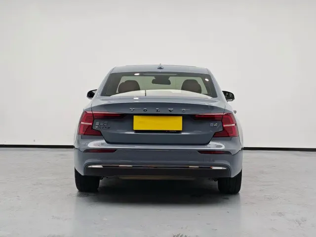 Volvo S60 — Фото автомобиля 4