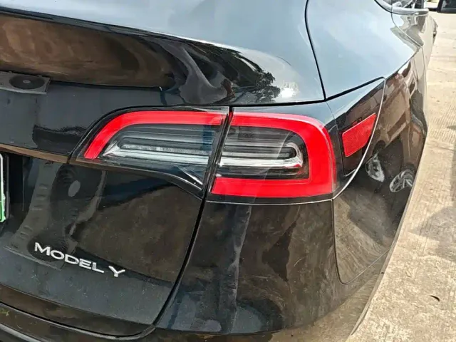 Tesla Model Y — Фото автомобиля 7