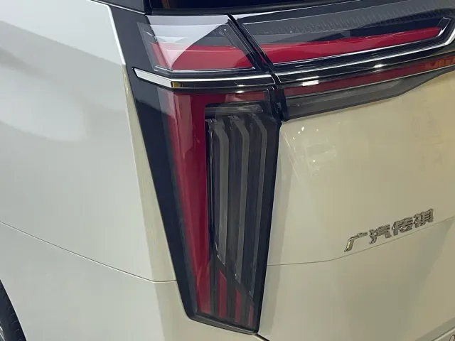 GAC Trumpchi M8 — Фото автомобиля 12