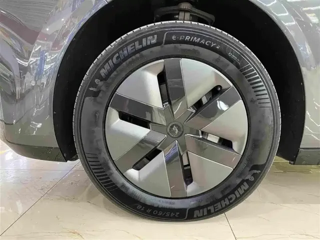 Li Auto MEGA — Фото автомобиля 5