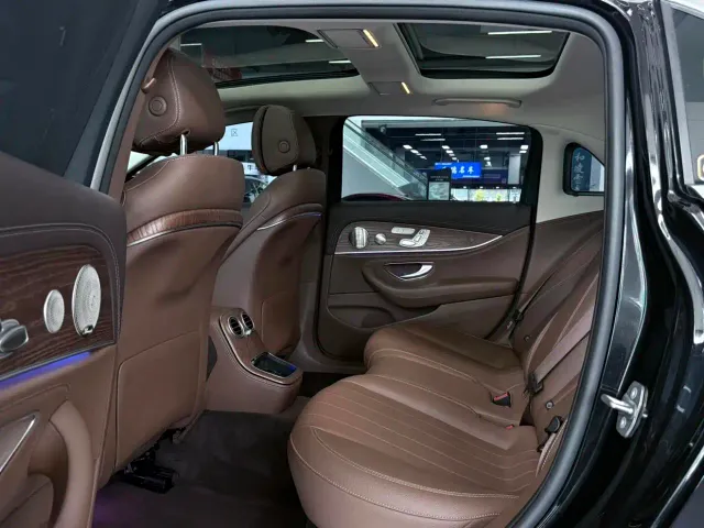 Mercedes-Benz E-Class — Фото автомобиля 12