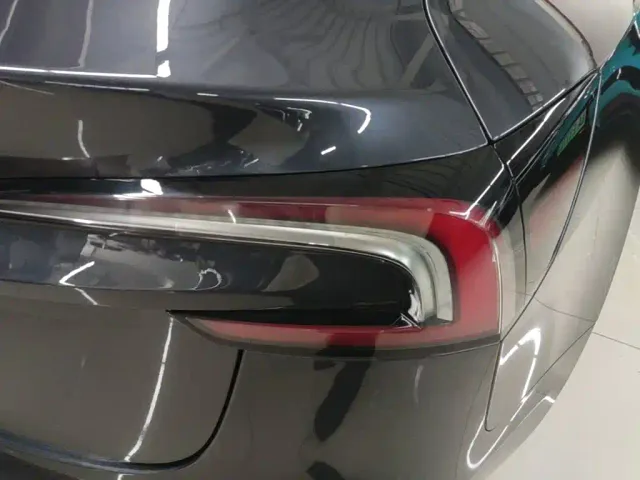 Tesla Model 3 — Фото автомобиля 7