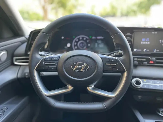 Hyundai Elantra — Фото автомобиля 11