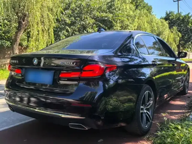 BMW 5 Series — Фото автомобиля 5