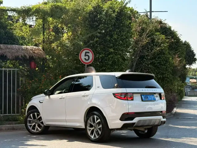 Land Rover Discovery Sport — Фото автомобиля 9