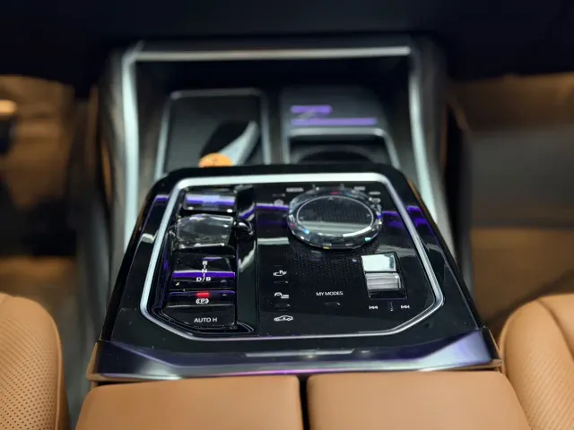 BMW i7 — Фото автомобиля 9