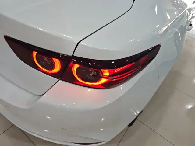 Mazda Axela — Фото автомобиля 7