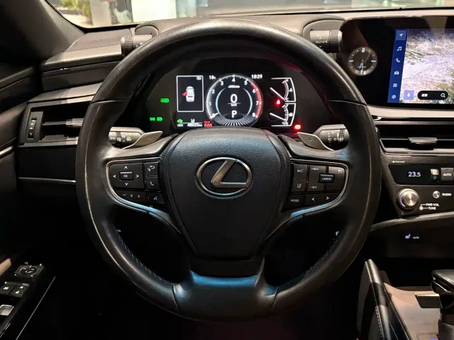 Lexus ES — Фото автомобиля 16