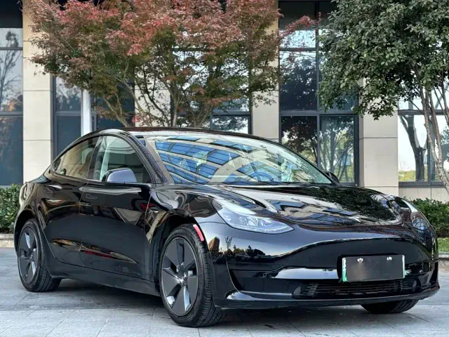 Tesla Model 3 — Фото автомобиля 3