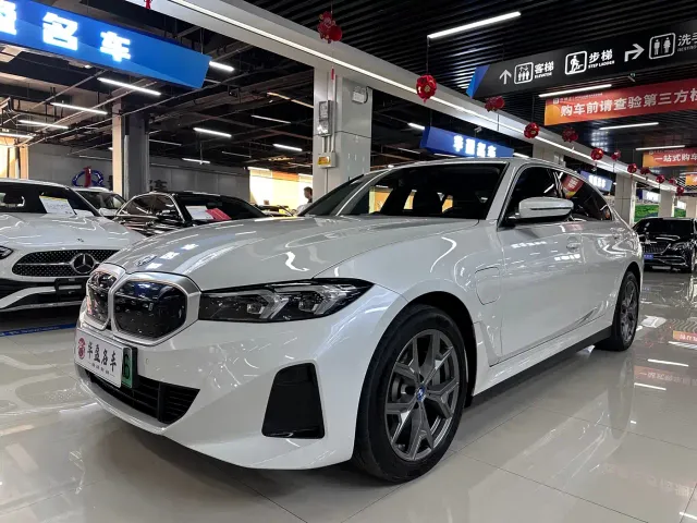 Фотография автомобиля — BMW i3