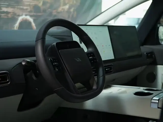 Li Auto MEGA — Фото автомобиля 6