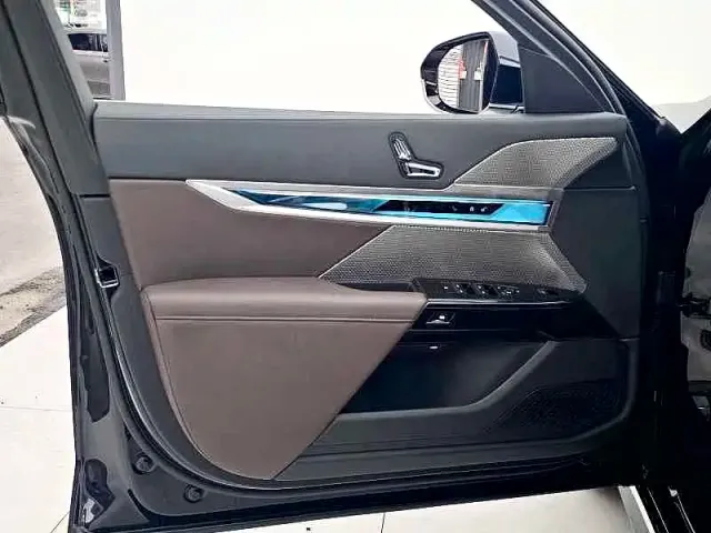BMW 7 Series — Фото автомобиля 15