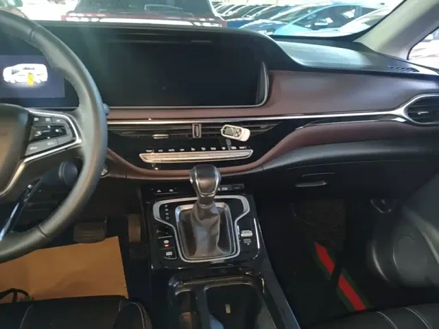 GAC Trumpchi M6 — Фото автомобиля 12