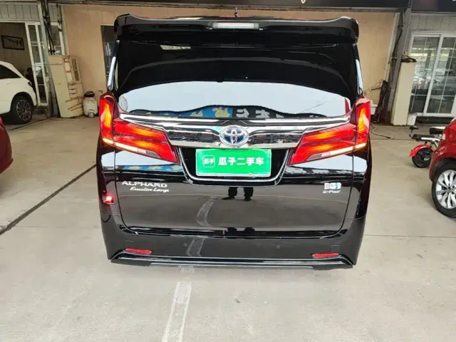 Toyota Alphard — Фото автомобиля 5