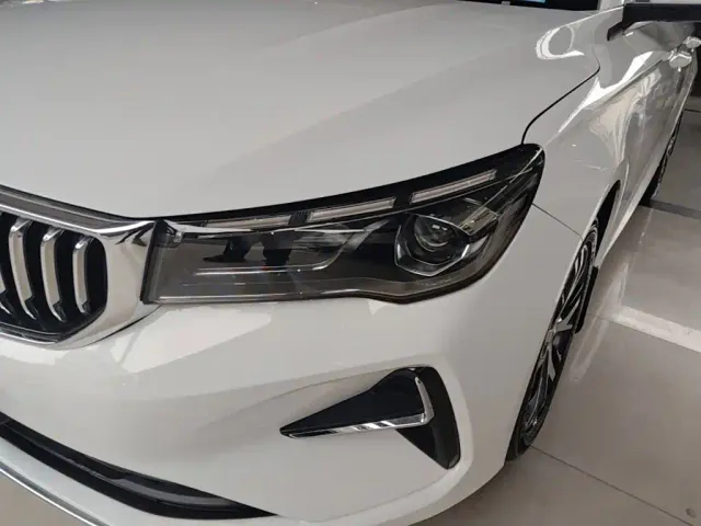 Geely Emgrand — Фото автомобиля 23