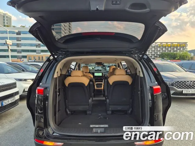Kia Canival — Фото автомобиля 12