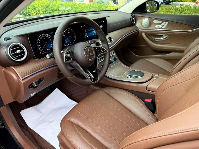 Mercedes-Benz E-Class — Фото автомобиля 24