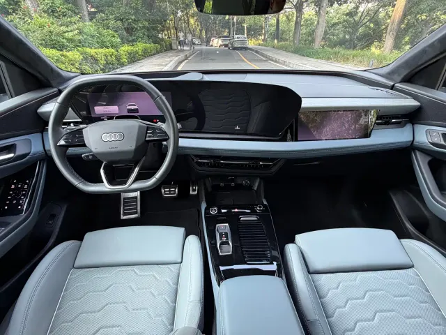 Audi Q6L e-tron — Фото автомобиля 12