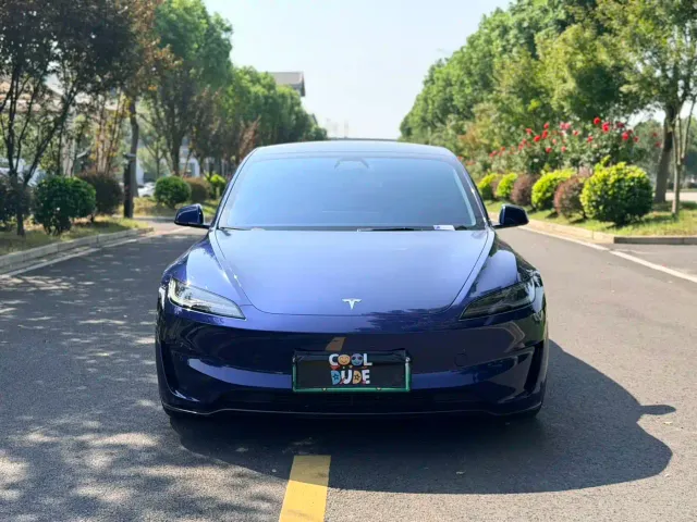 Tesla Model 3 2025 High-Performance All-Wheel Drive Edition — Фото автомобиля 2