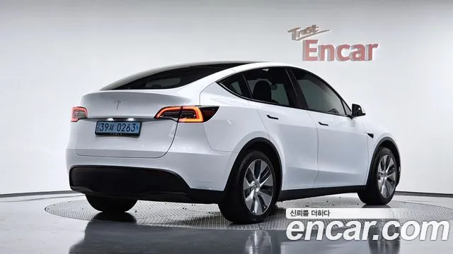 Tesla Model Y — Фото автомобиля 2