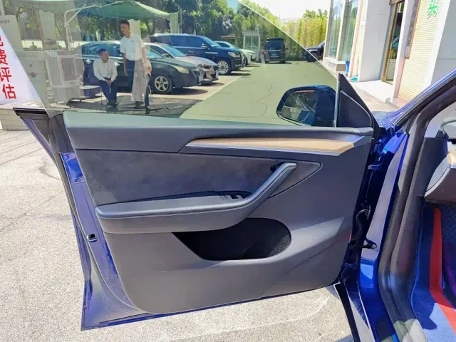 Tesla Model Y — Фото автомобиля 6