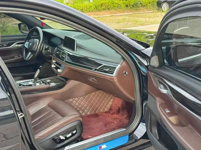 BMW 7 Series — Фото автомобиля 16