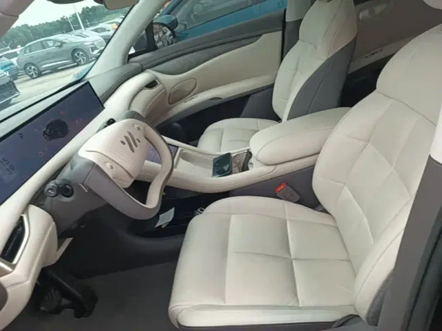 IM Motors LS6 — Фото автомобиля 14