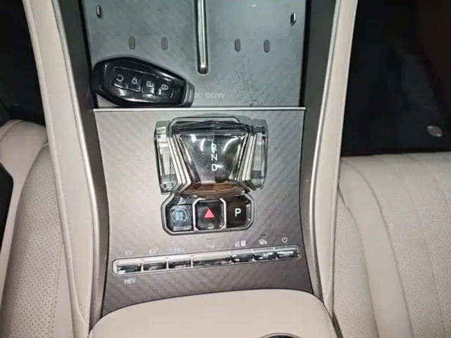 Denza Z9GT — Фото автомобиля 13