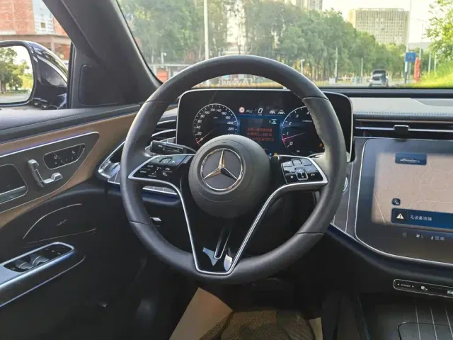 Mercedes-Benz E-Class — Фото автомобиля 11