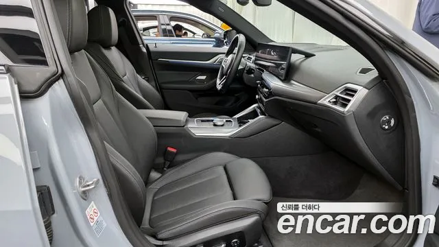 BMW i4 — Фото автомобиля 11