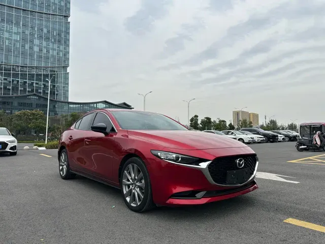 Mazda Axela — Фото автомобиля 3