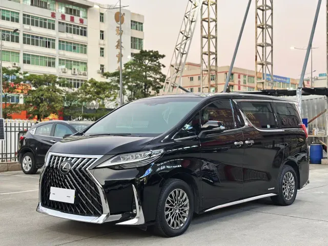 Фотография автомобиля — Lexus LM