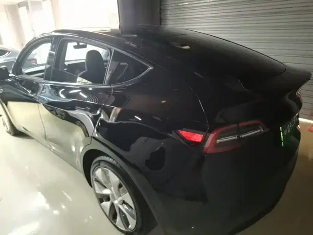 Tesla Model Y — Фото автомобиля 4