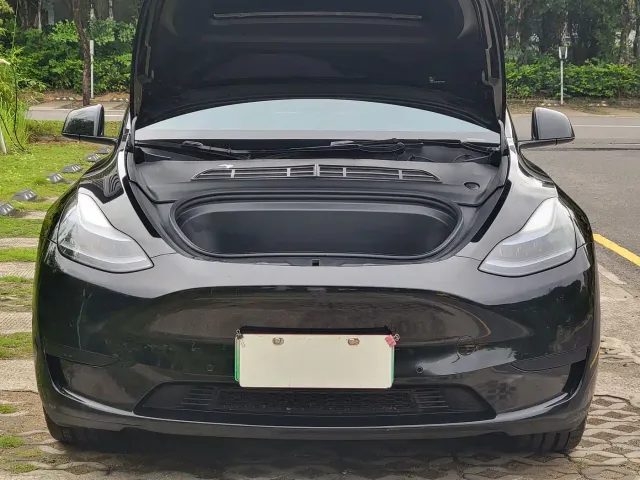 Tesla Model Y — Фото автомобиля 5