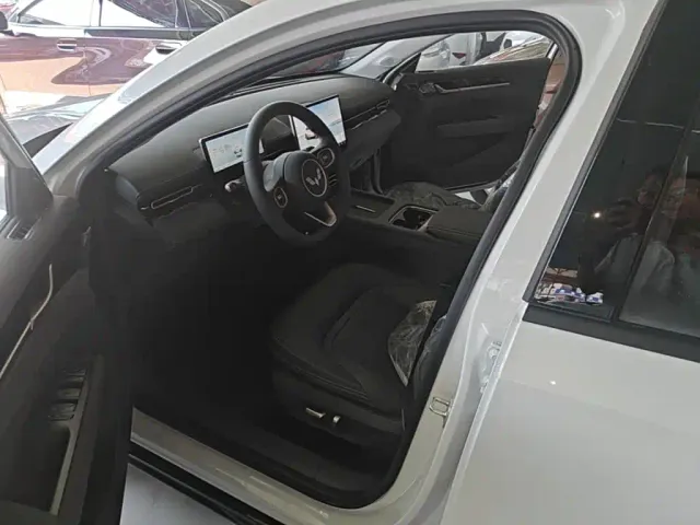 Wuling Starlight — Фото автомобиля 14