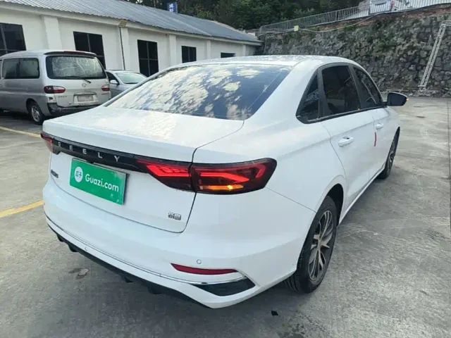 Geely Emgrand — Фото автомобиля 6
