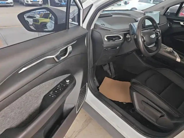 Geely Geometry C — Фото автомобиля 15