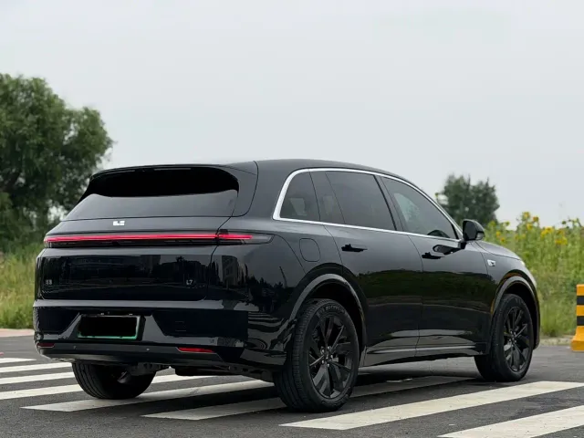 Li Auto L7 — Фото автомобиля 4