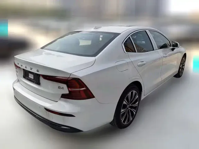 Volvo S60 — Фото автомобиля 2