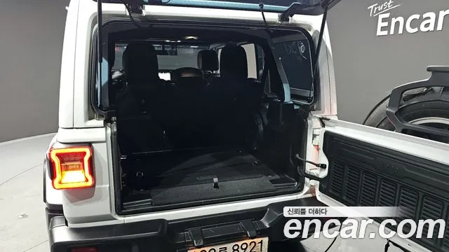 Jeep Wrangler Wrangler (JL) 2.0 Overland 4 двери — Фото автомобиля 20